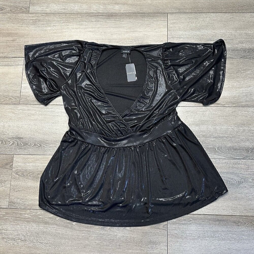 Torrid Black Metallic Liquid Shimmer Shine Crew Neck Short Sleeve Top Size 1XL